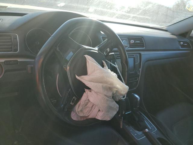 1VWDT7A37HC057975 - 2017 VOLKSWAGEN PASSAT R-L SILVER photo 8