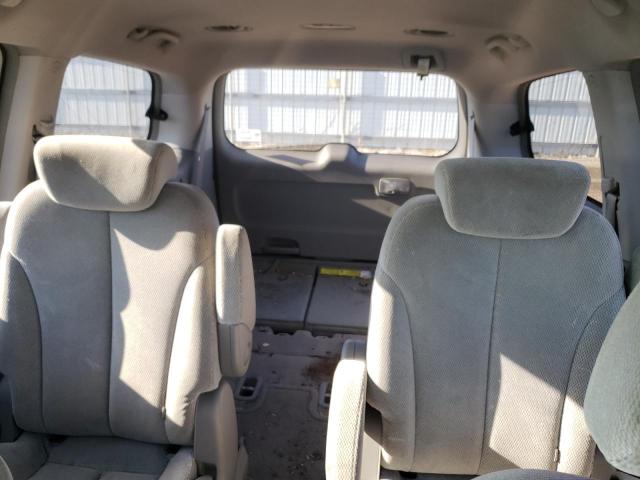 KNDMB233366029706 - 2006 KIA SEDONA SILVER photo 10