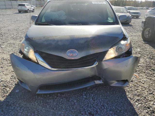 5TDKK3DC1BS135545 - 2011 TOYOTA SIENNA LE SILVER photo 5