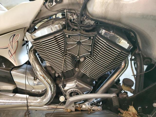5VPSD36D193004256 - 2009 VICTORY MOTORCYCLES VISION TOU SILVER photo 7