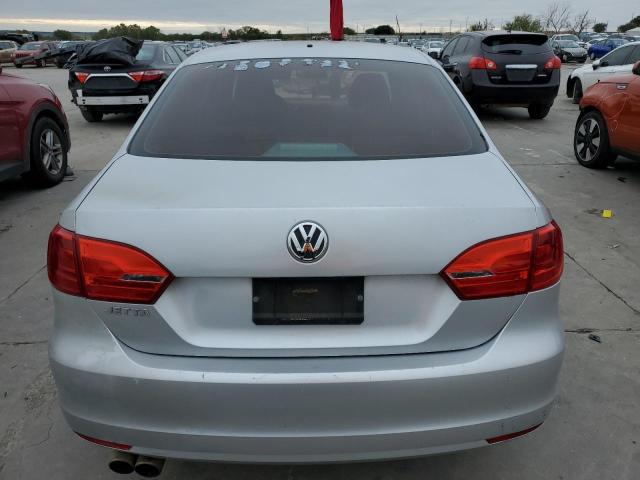 3VW2K7AJ3BM327704 - 2011 VOLKSWAGEN JETTA BASE فضي صورة 6