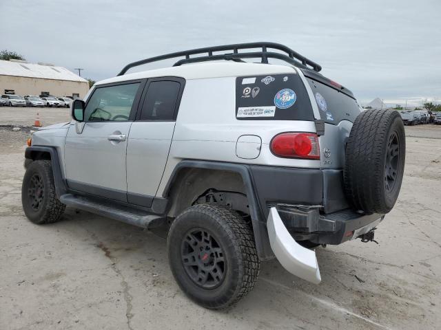 JTEZU11FX70001750 - 2007 TOYOTA FJ CRUISER SILVER photo 2