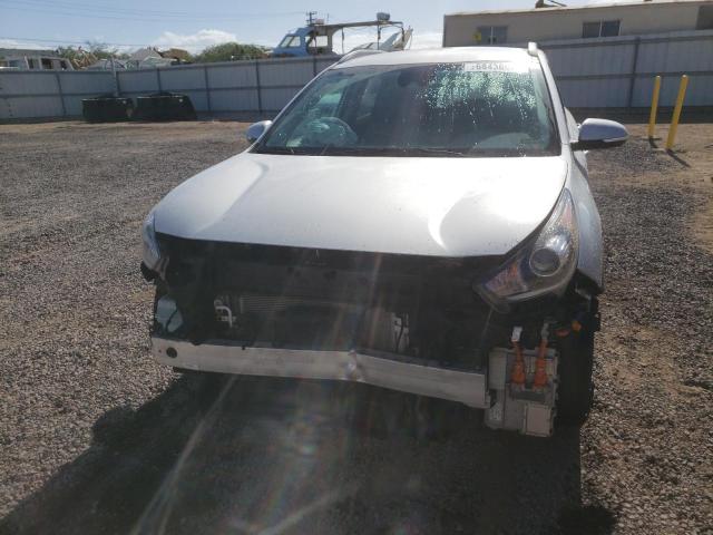 KNDCD3LD5J5191467 - 2018 KIA NIRO EX SILVER photo 5