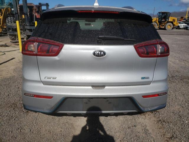 KNDCD3LD5J5191467 - 2018 KIA NIRO EX SILVER photo 6