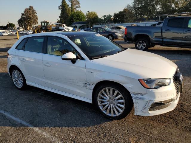 WAUTPBFFXGA107624 - 2016 AUDI A3 E-TRON WHITE photo 4