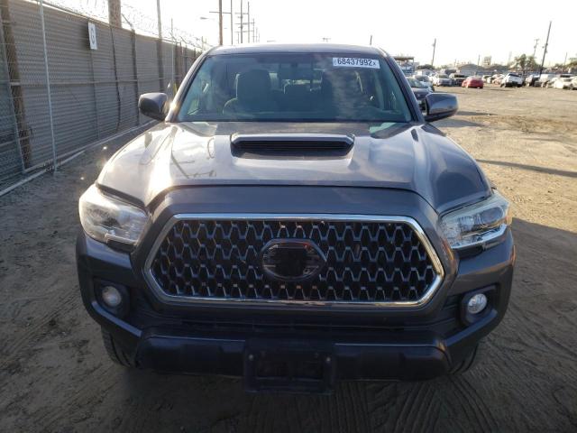 3TMAZ5CN0HM044992 - 2017 TOYOTA TACOMA DOU 灰色 照片 5