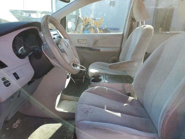 5TDKK3DC1CS238062 - 2012 TOYOTA SIENNA LE GRAY photo 7