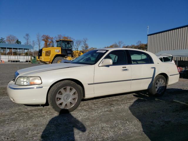 1LNHM83W63Y670885 - 2003 LINCOLN TOWN CAR C WHITE photo 1