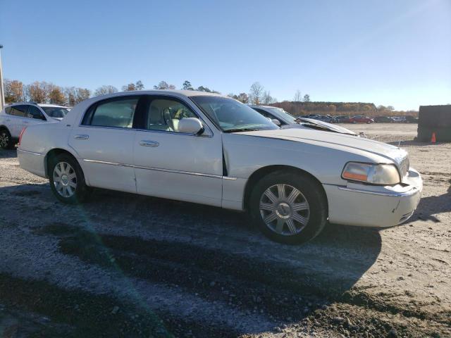 1LNHM83W63Y670885 - 2003 LINCOLN TOWN CAR C WHITE photo 4