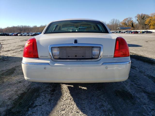 1LNHM83W63Y670885 - 2003 LINCOLN TOWN CAR C WHITE photo 6