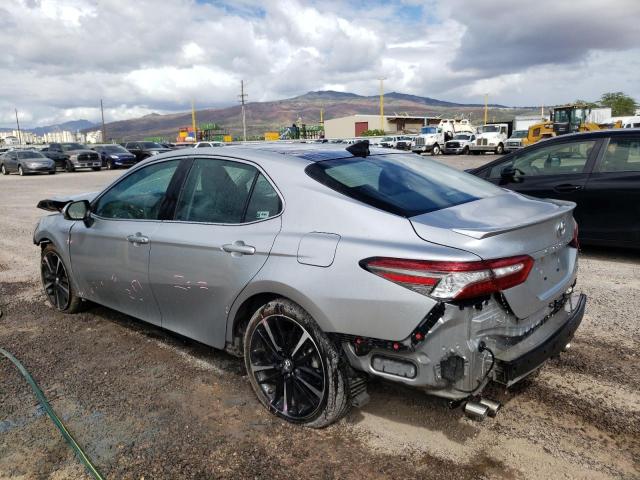 4T1BZ1HK4JU001183 - 2018 TOYOTA CAMRY XSE SILVER photo 2