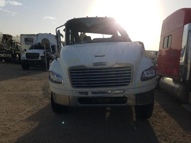 1FUBCYDJ85HU30586 - 2005 FREIGHTLINER M2 106 MED WHITE photo 9