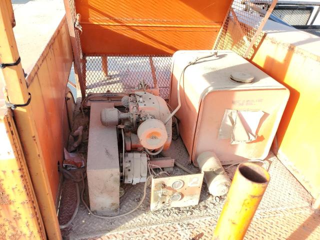 5275666 - 1999 UTILITY TRAILER ORANGE photo 5