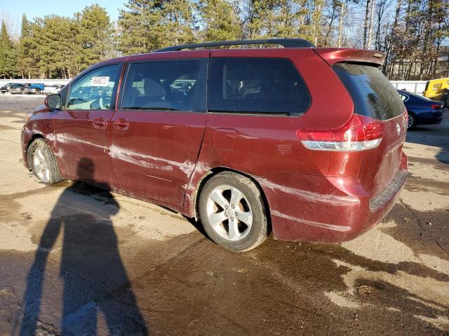 5TDKK3DC6DS367741 - 2013 TOYOTA SIENNA LE RED photo 2