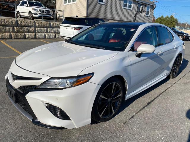 4T1B61HK5JU070599 - 2018 TOYOTA CAMRY XSE WHITE photo 2