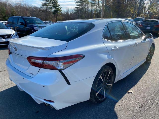 4T1B61HK5JU070599 - 2018 TOYOTA CAMRY XSE WHITE photo 4