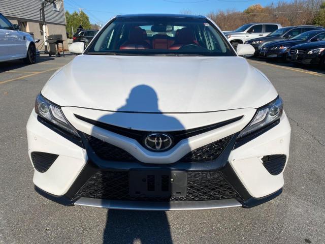 4T1B61HK5JU070599 - 2018 TOYOTA CAMRY XSE WHITE photo 9