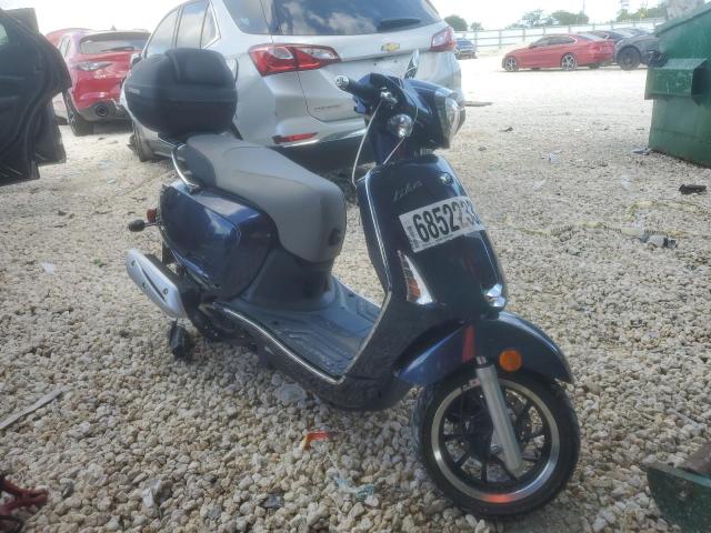 LC2DBJ149JC100209 - 2018 KYMCO USA INC LIKE 150 BLUE photo 1