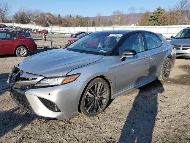 4T1B61HK8JU144582 - 2018 TOYOTA CAMRY XSE GRAY photo 1