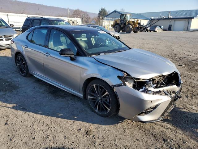 4T1B61HK8JU144582 - 2018 TOYOTA CAMRY XSE GRAY photo 4