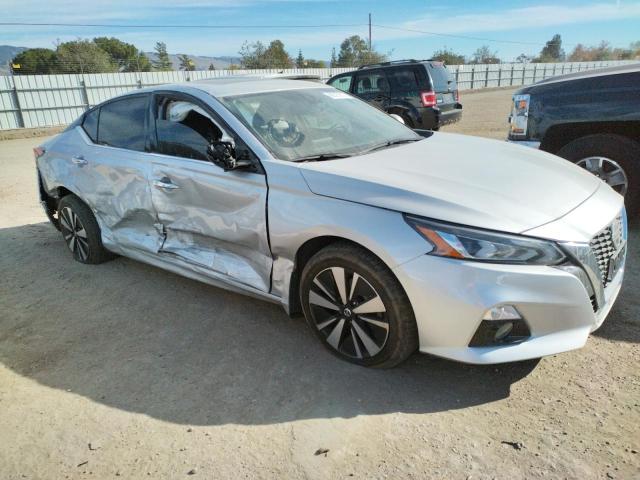 1N4BL4DV3LC250418 - 2020 NISSAN ALTIMA SV SILVER photo 4