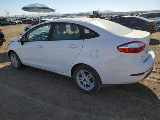 3FADP4BJ4JM114744 - 2018 FORD FIESTA SE WHITE photo 2