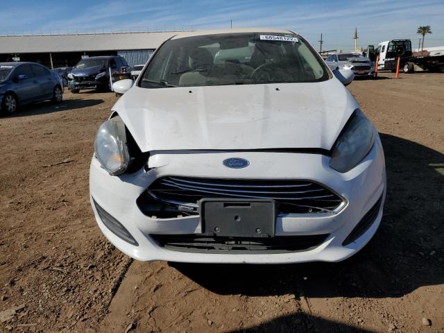 3FADP4BJ4JM114744 - 2018 FORD FIESTA SE WHITE photo 5