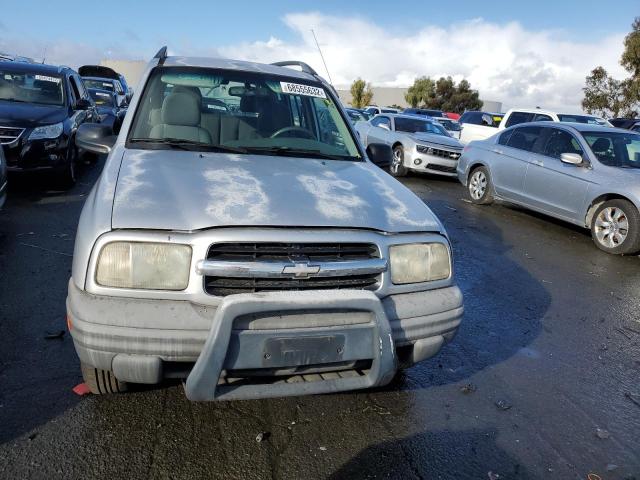 2CNBJ13C9Y6933573 - 2000 CHEVROLET TRACKER SILVER photo 5