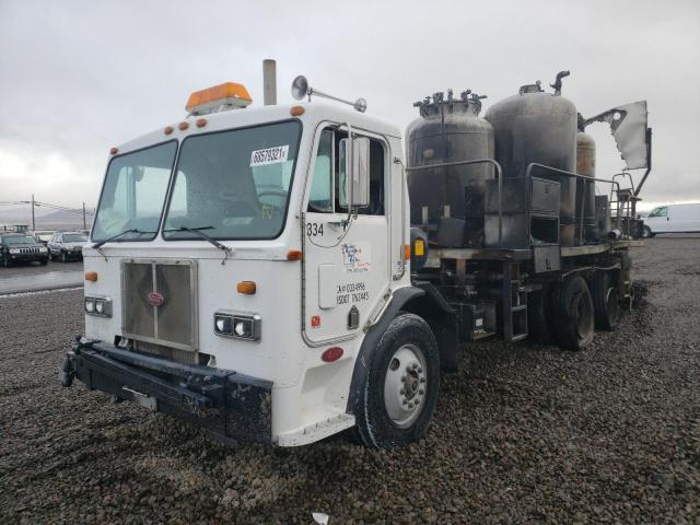 1XPZKA9X9PD707252 - 1993 PETERBILT 320 WHITE photo 2