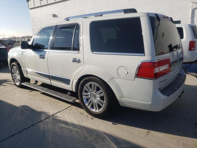 5LMFU28508LJ11175 - 2008 LINCOLN NAVIGATOR WHITE photo 2