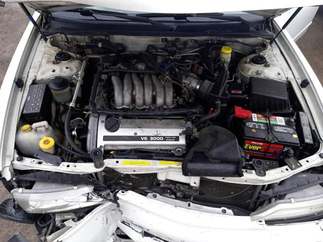 JN1CA21D4XT812436 - 1999 NISSAN MAXIMA WHITE photo 11