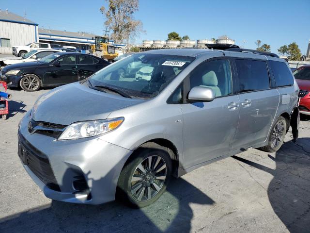 5TDJZ3DCXLS232932 - 2020 TOYOTA SIENNA LE SILVER photo 1