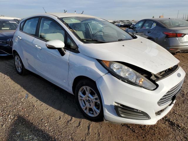 3FADP4EJ5GM107886 - 2016 FORD FIESTA SE WHITE photo 4