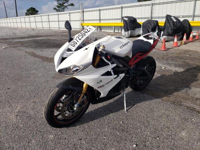 SMTA02YK9DJ590934 - 2013 TRIUMPH MOTORCYCLE DAYTONA 67 WHITE photo 2