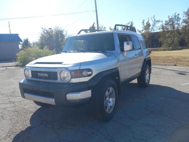 JTEBU11F980101437 - 2008 TOYOTA FJ CRUISER SILVER photo 2