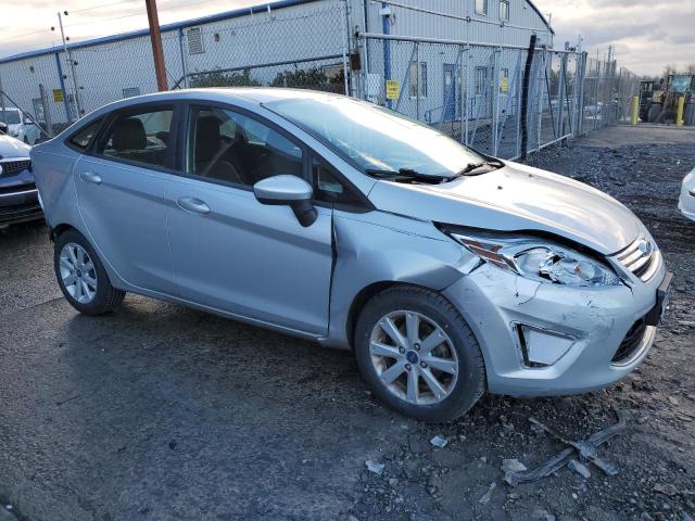 3FADP4BJ5CM127957 - 2012 FORD FIESTA SE SILVER photo 4