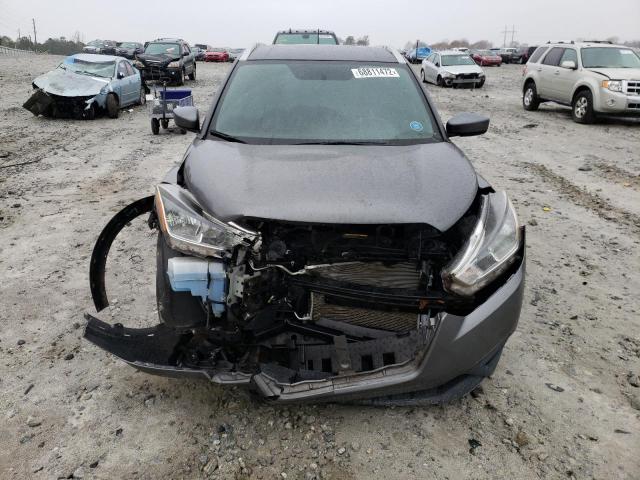 3N1CP5CU9JL535047 - 2018 NISSAN KICKS S GRAY photo 5