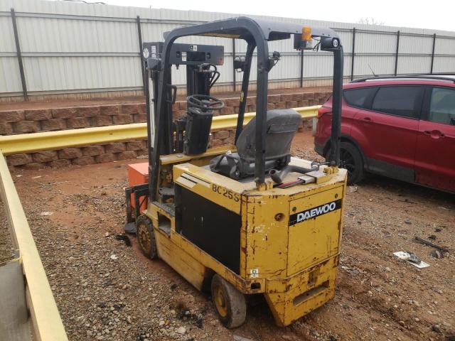 12132022 - 2010 DAEWOO FORKLIFT YELLOW photo 3