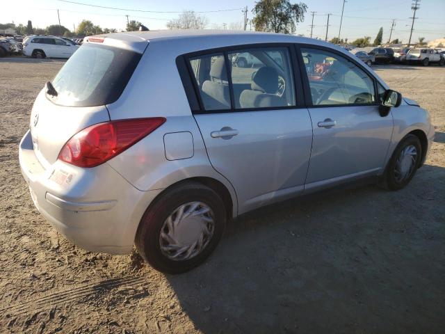 3N1BC13E79L486323 - 2009 NISSAN VERSA SILVER photo 3