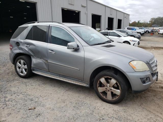 4JGBB8GB3BA645940 - 2011 MERCEDES-BENZ ML 350 4MA GRAY photo 4