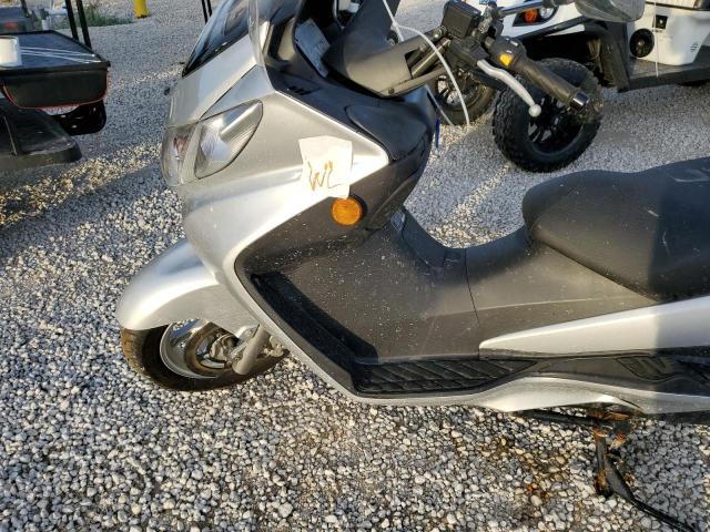 JS1CK43A052100754 - 2005 SUZUKI AN400 K3 SILVER photo 9