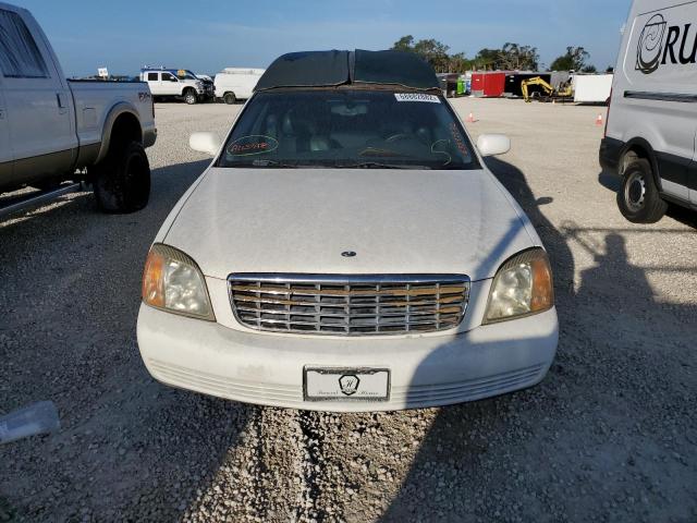 1GEEH90YX1U500032 - 2001 CADILLAC PROFESSION WHITE photo 5