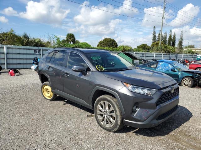 2T3C1RFV5KW004867 - 2019 TOYOTA RAV4 XLE P GRAY photo 4