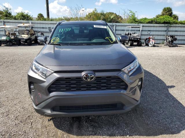 2T3C1RFV5KW004867 - 2019 TOYOTA RAV4 XLE P GRAY photo 5