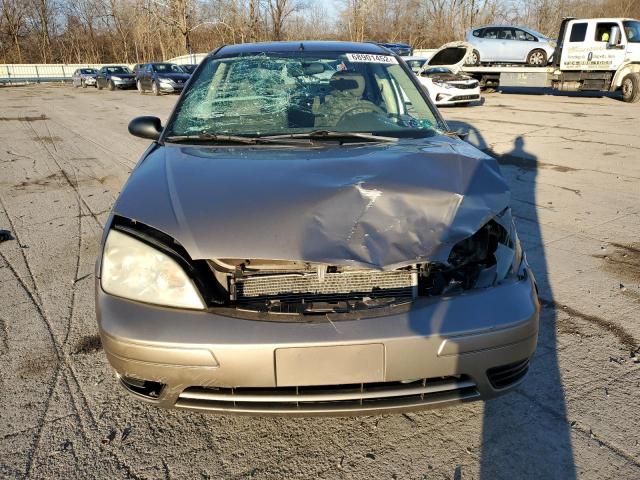 1FAFP34N65W232562 - 2005 FORD FOCUS ZX4 CREAM photo 5