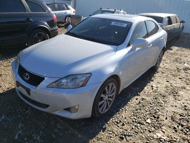 JTHCK262882026131 - 2008 LEXUS IS 250 WHITE photo 2