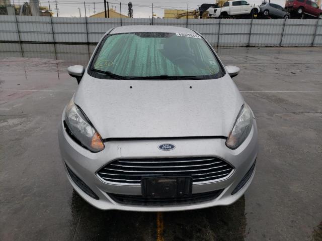 3FADP4EJ5FM211602 - 2015 FORD FIESTA SE SILVER photo 5