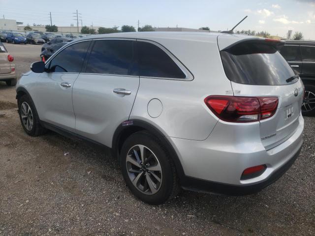 5XYPG4A52LG670675 - 2020 KIA SORENTO S SILVER photo 2