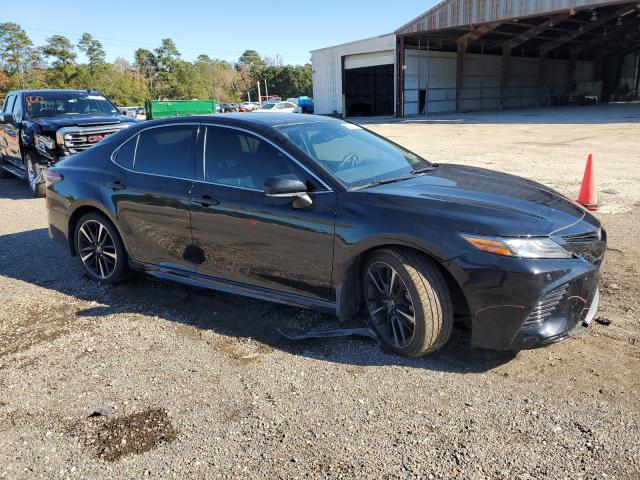 4T1B61HK5JU029762 - 2018 TOYOTA CAMRY XSE BLACK photo 4