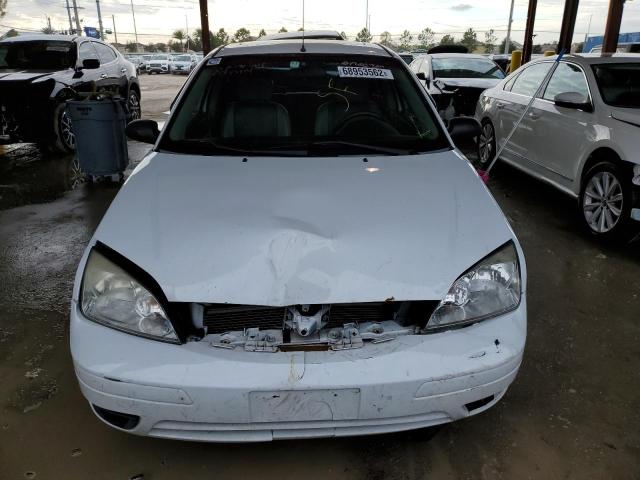 1FAHP31N97W105191 - 2007 FORD FOCUS ZX3 WHITE photo 5